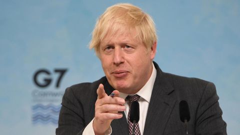 Boris Johnson durante una rueda de prensa el último día de la cumbre del G7 en Cornualles