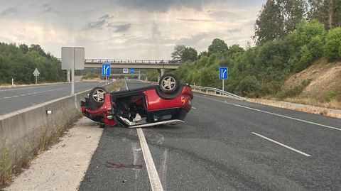 Turismo volcado en la LU-12, en Esperante