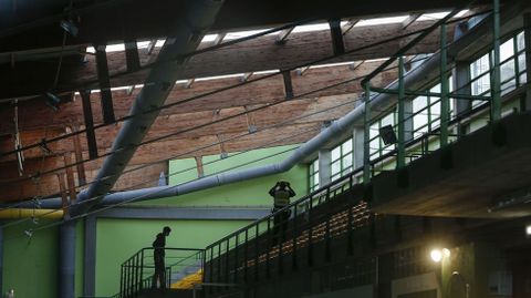 El viento arrancó el tejado de la piscina Rosario Dueñas