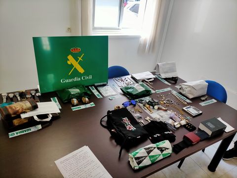 Objetos incautados por la Guardia Civil tras la Operación Veracruz-Miradoiro.