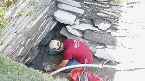 La cata alcanza la intersección del lienzo y el cubo de A Mosqueira