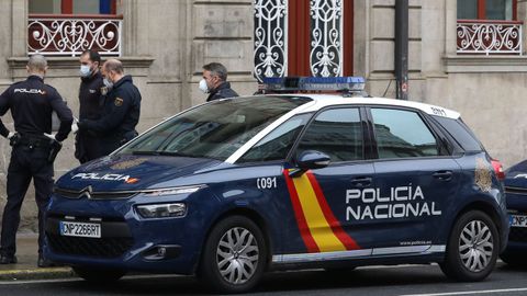 En una imagen de archivo, agentes de la Policía Nacional en Santiago