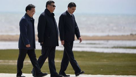 El presidente chino, Xi Jinping (centro)