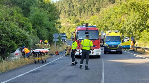 Momento de la evacuación de los heridos por los servicios de emergencias