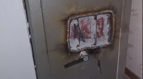 Estado en el que quedó la caja fuerte del Concello de Verín