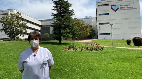 Socorro Martínez en el exterior del hospital Benito Menni