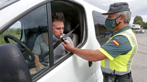 Control de alcohol y drogas de la Guardia Civil en la N-550