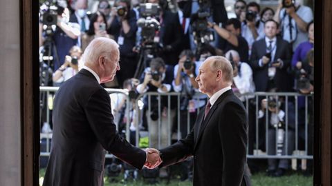 El esperado apretón de manos entre Biden y Putin se produjo en Villa La Grange, en Ginebra.