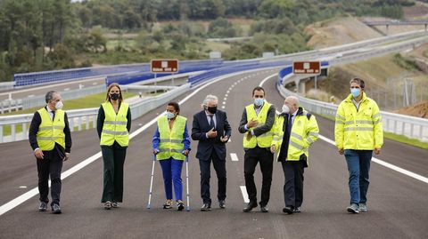 El secretario de Infraestructuras, el año pasado en la inauguración de la A-56 en Carballedo