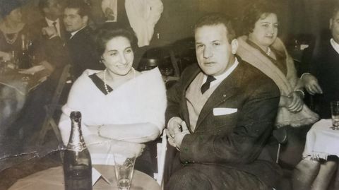 Aquilino Gómez, con su esposa Jesusa Fernández, en una cena de fin de año