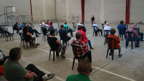 La reunión se celebró en el pabellón polideportivo del colegio de Parga