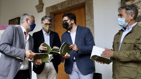 A publicación que recupera o texto inédito de Neira Vilas foi presentada este xoves en Santiago.