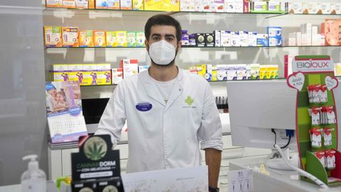 Diego, empleado en la farmacia Areal