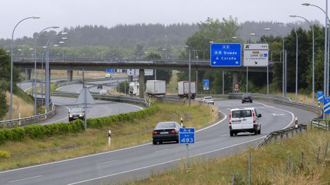 Vista de la autovía del Noroeste (A-6) en Lugo, cerca del acceso que enlaza con la carretera de A Fonsagrada