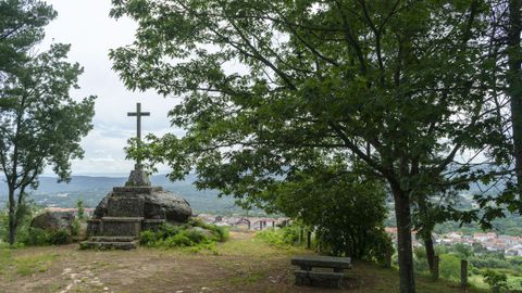 Dende o Miradoiro da Obra pódese ver a vila de Celanova.