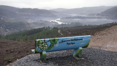 Miradoiro de Toén con vistas ao río Miño