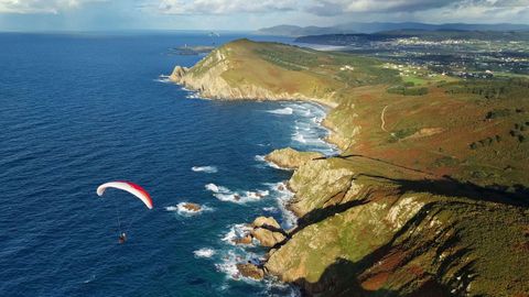 Vista aérea de la costa de Narón y Valdoviño, en una imagen cedida por el Club Parapente Ferrol