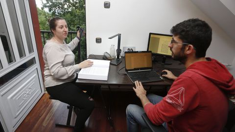 Isabel López es ingeniera y está opositando, y Rodolfo Gutierrez es profesor de la Universidad Complutense de Madrid