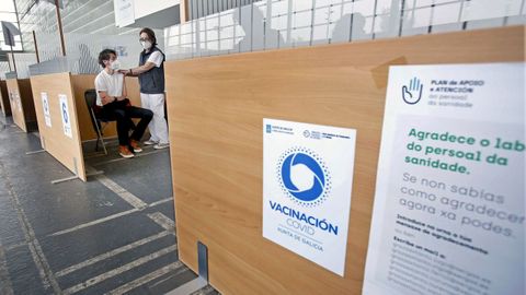 En el recinto ferial de Pontevedra se sigue vacunando a personas de 40 a 49 años, en su mayoría con el suero de Pfizer