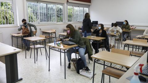 Profesores se presentaron ayer al primer examen de la oposición en Vilamarín para plazas en las familias de hostelería y turismo de FP
