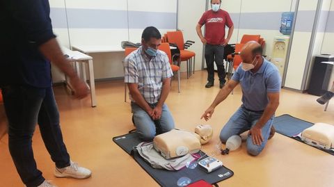 Taller formativo en uso de desfibriladores y primeros auxilios para el personal del Parque Nacional Illas Atlánticas