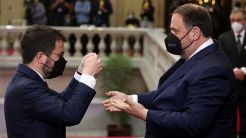Pere Aragonès saluda a Oriol Junqueras, durante su toma de investidura el pasado 21 de mayo