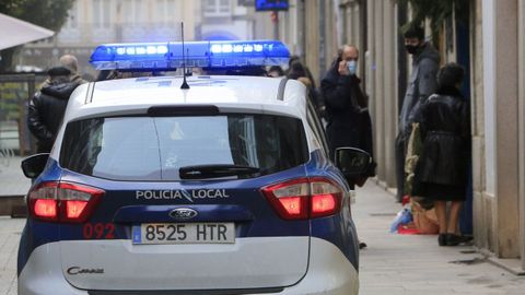 Patrulla de la Policía Local en el centro de Lugo