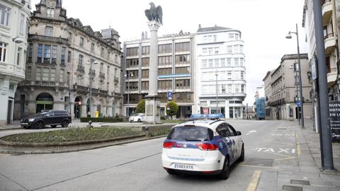 Patrulla de la Policía Local en el centro de Lugo