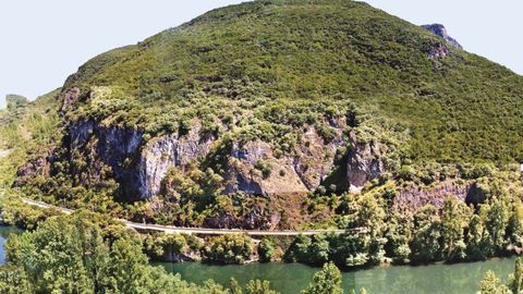 La ladera de A Barosa, entre Quereño y Covas, en la comarca de Valdeorras