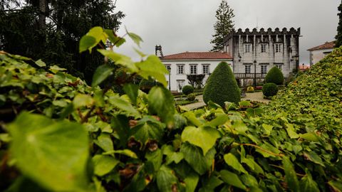 Este inmueble tipo pazo se vende por 3.800.000 euros en Armuño, Berdondo.