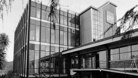 Detalle de la factoría embotelladora de Coca-Cola localizada en A Coruña, obra de Fernández-Albalat.