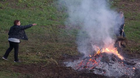 Pequeño fuego en una finca de Conturiz