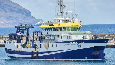 El buque gallego Ángeles Alvariño sigue en aguas de Tenerife