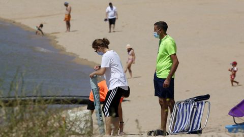 Imagen de la playa de Cabío de A Pobra, concello en el que se ha detectado un positivo tras varias mas de una semana sin ninguno