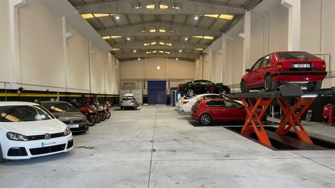 El taller de reparación FR Car está ubicado en la rúa Bronce