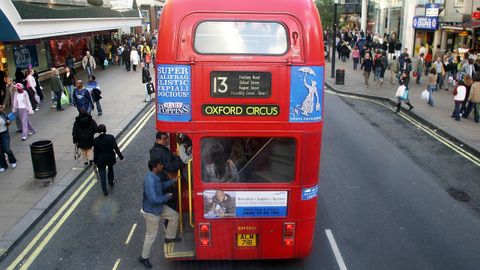 Un autobús en Oxford Street, zona comercial de Londres