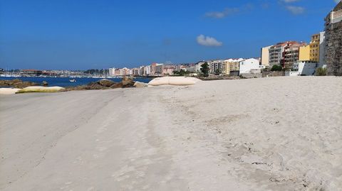 La primera fase del proyecto de regeneración devolvió un buen volumen de arena a la playa de A Carabuxeira