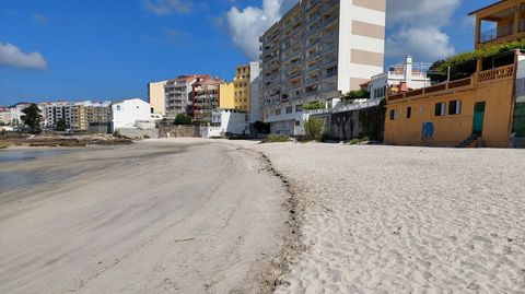 La arena depositada en el extremo más próximo a Lavapanos refuerza la protección de los cimientos de los edificios