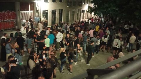 La plaza de As Mercedes, epicentro del botellón en la ciudad, el pasado fin de semana