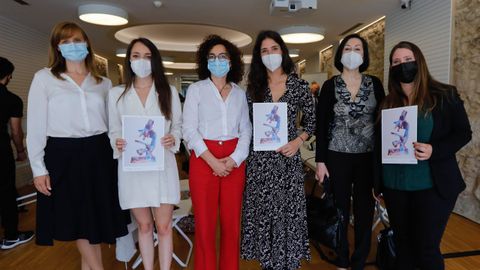 El talento científico femenino se impuso los premios de la AECC. Por este orden, Angélica Figueroa, del Inibic, y la investigadora becada Andrea Rodríguez; la profesora Beatriz Rodríguez Romero, de la UDC, con la investigadora Estíbaliz Díaz; y Rosa Señarís, del IDIS, con Valentina González.