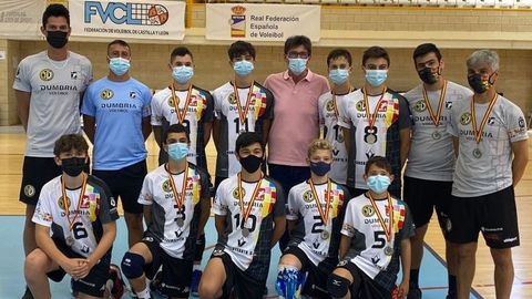 Foto del equipo infantil del Dumbría. Seis jugadores fueron convocados con Galicia