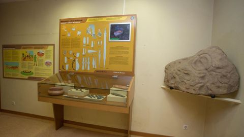 En las salas del museo vilalbés hay piezas y se informa con paneles