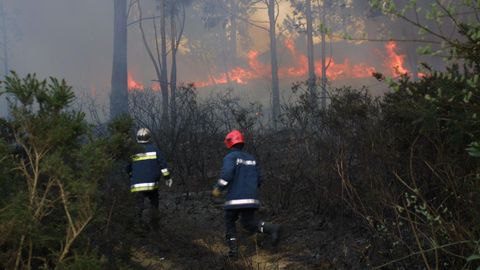 Fotografía de un incendio en Trabada