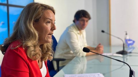 La presidenta del PP de Asturias, Teresa Mallada, y el presidente de NNGG, Andrs Ruiz