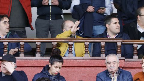 El alcalde en la tribuna de O Couto durante un UD Ourense - Ourense CF