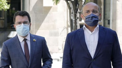El presidente Pere Aragonès y el líder del PPC, Alejandro Fernández, en la ronda de contactos del primero con los grupos parlamentarios