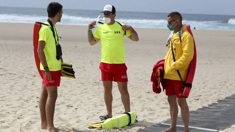 Los vigilantes de la playa de A Frouxeira, en Valdoviño, se incorporaron el día 1 de julio