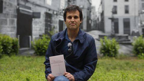 Javier Rodríguez González presentó en El Cercano «Do arcano voo da transparencia»