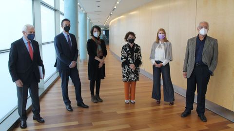 O xurado estivo integrado por Víctor Freixanes, Carlos Valle, Fina Casalderrey, Gloria Rodríguez e Cristina Pato