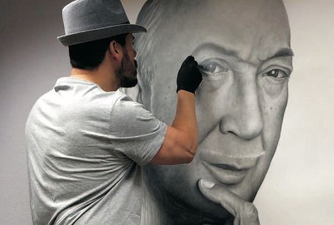 Hasta en dos ocasiones ha retratado al conocido diseñador de moda, Francis Montesinos.
